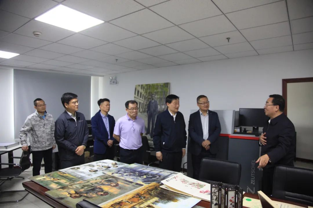 首都實業(yè)領導蒞臨漢龍公司指導工作